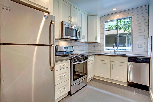 Foto del edificio - 1623 N Formosa Ave