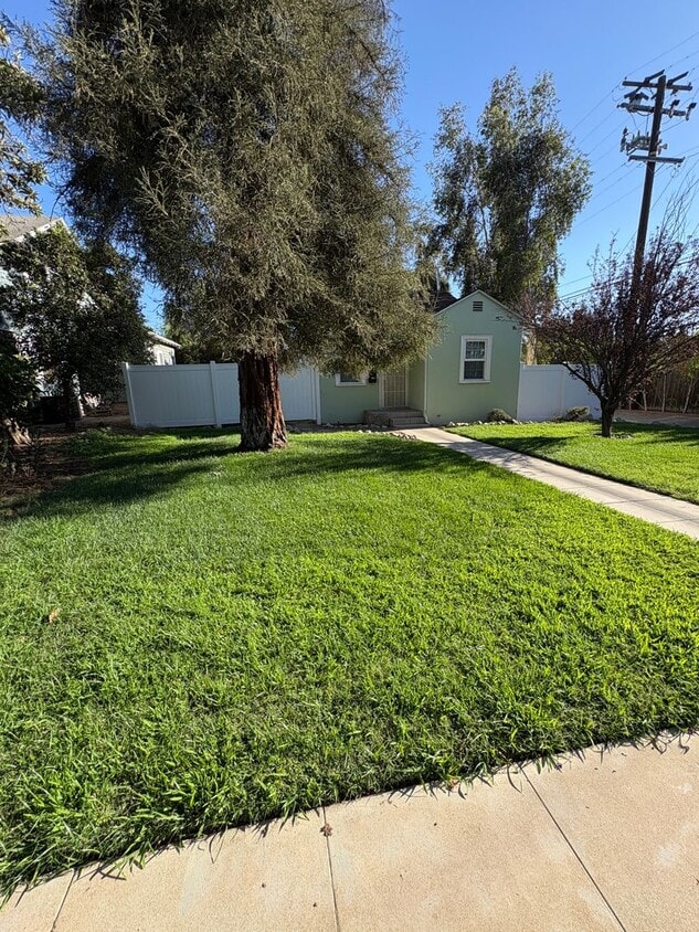 Photo - 810 Campus Avenue   # 1