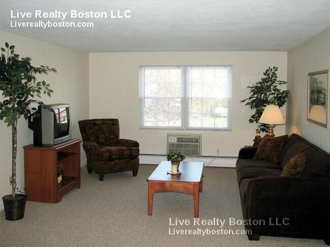 Foto del edificio - 12 Totman Dr