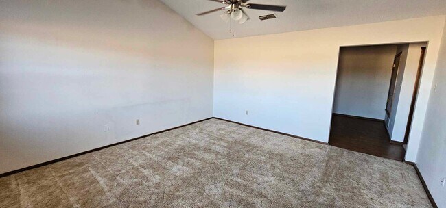 Foto del edificio - Apartment available now!