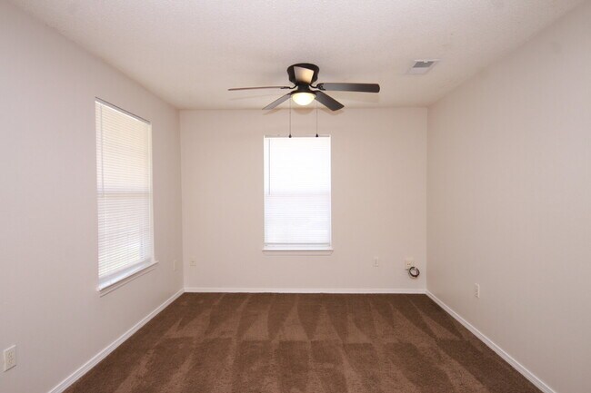 Foto del edificio - 3 Bedroom Home with Fenced Yard Near Downt...