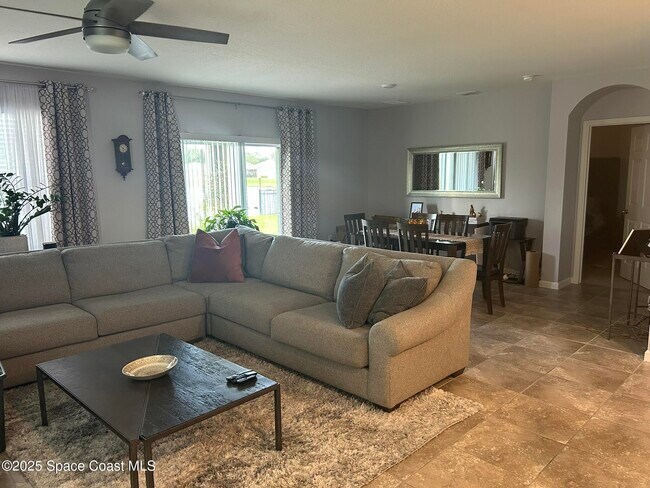 Foto del edificio - 165 Sorrento Dr