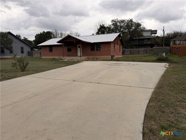 Foto del edificio - 1616 Lonesome