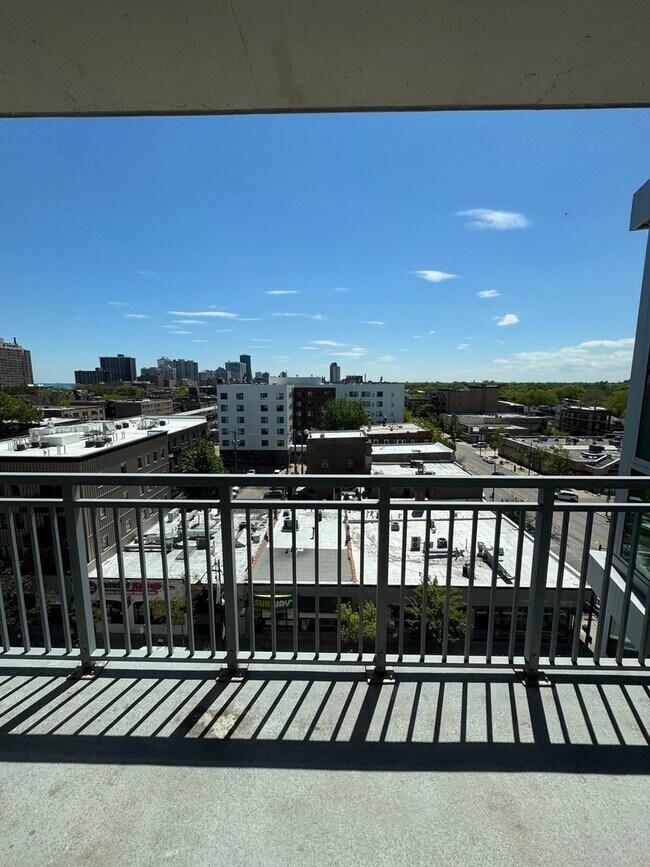 Foto del edificio - 1134 W Granville Ave