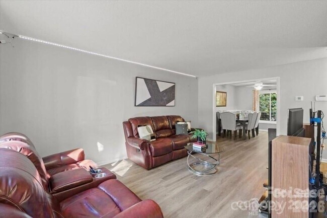 Foto del edificio - 2009 Stoney Point Ln