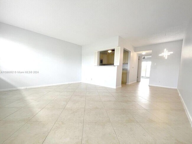 Building Photo - 49 Brighton B