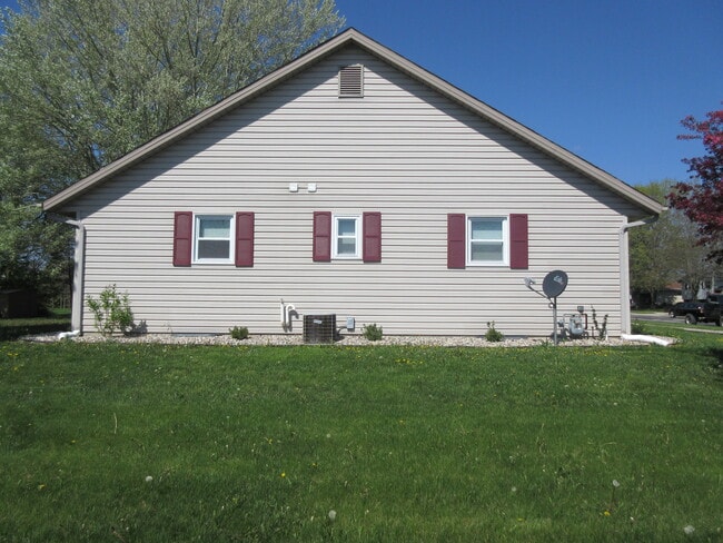 Building Photo - 409 Knights Ave