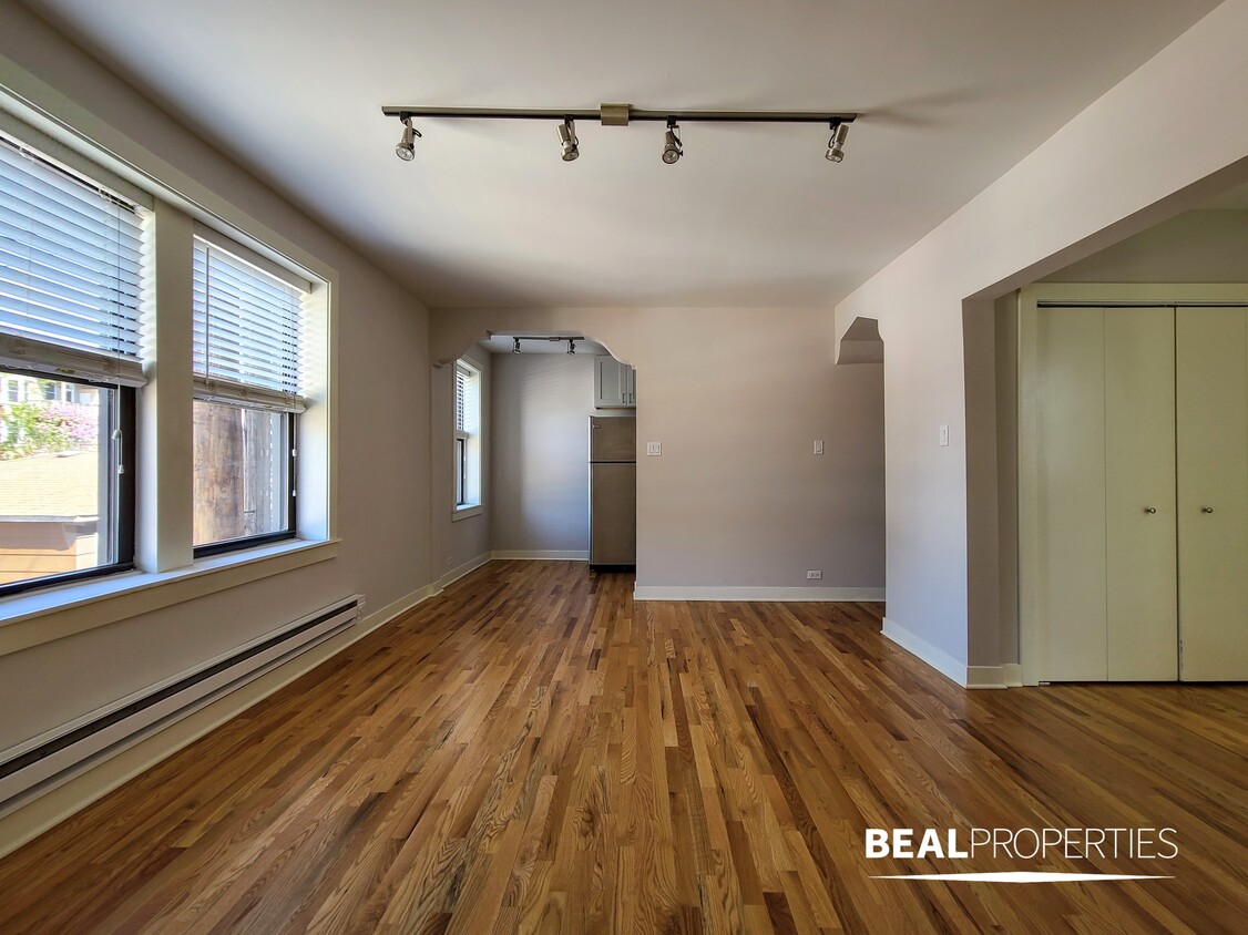 Foto principal - 2420 N Kedzie Ave