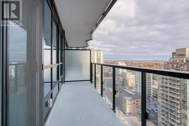 Photo du bâtiment - 110 Broadway Ave