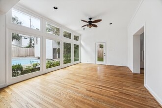 Building Photo - 3014 University Blvd