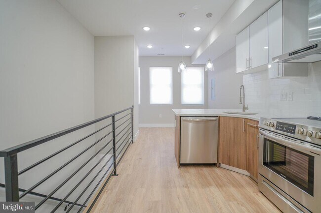 Building Photo - 1309 N Randolph St
