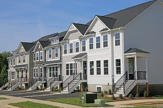 Foto del edificio - $500 off 1st Month's Rent! Pet-Friendly End-Unit Townhome in Crozet