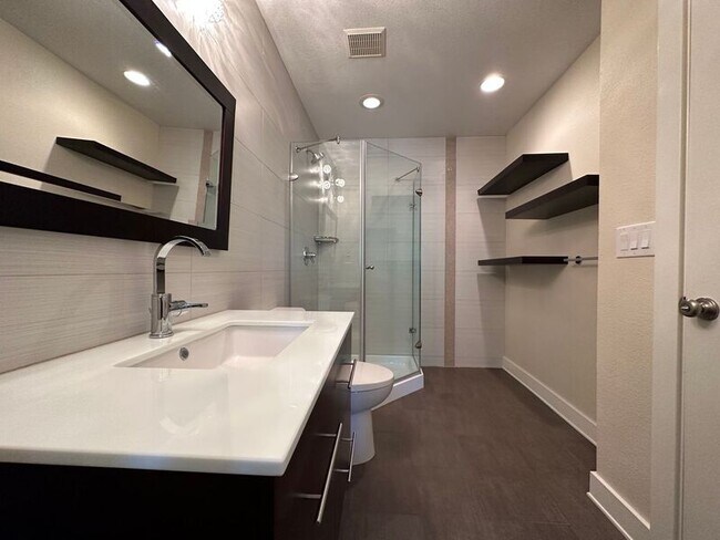 Foto del edificio - 2660 S University Blvd