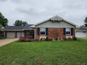 Building Photo - 2741 Plymouth Ln