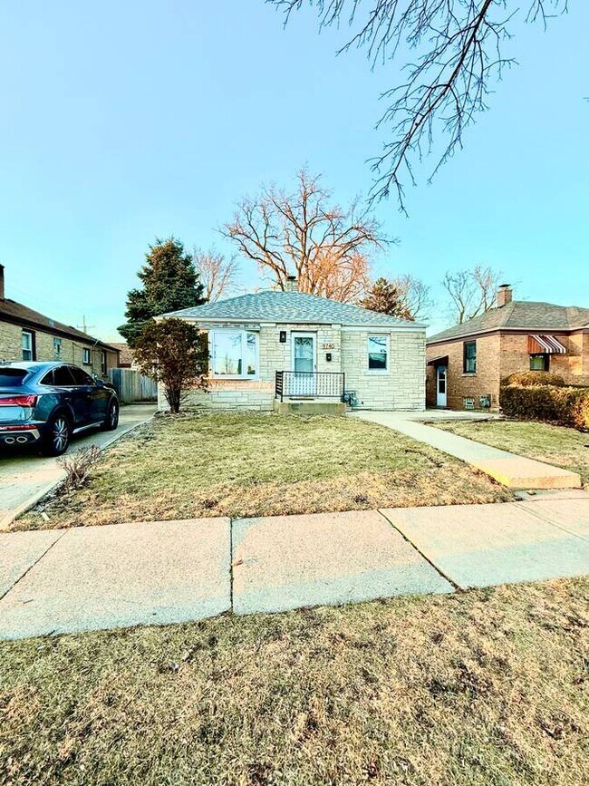 Building Photo - 9740 Addison Ave