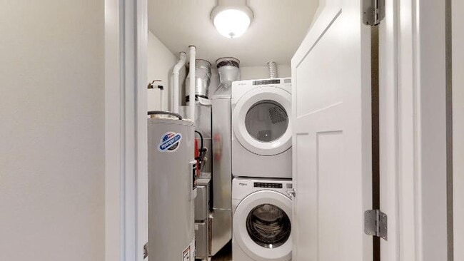 Foto del edificio - **RENT SPECIAL** - Upper 2 Bedroom 2 Bathroom Apartment is Available