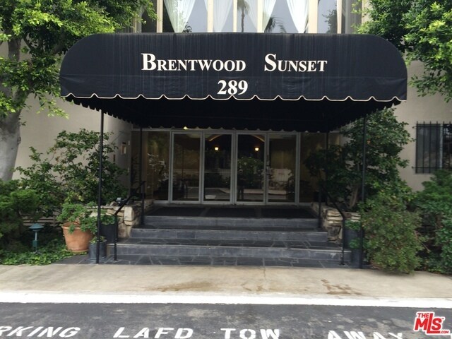 Foto principal - 289 S Barrington Ave