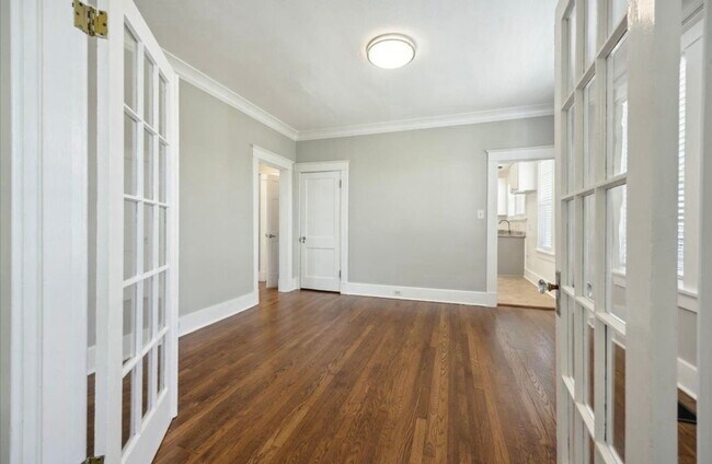 Building Photo - 687 N McLean Blvd
