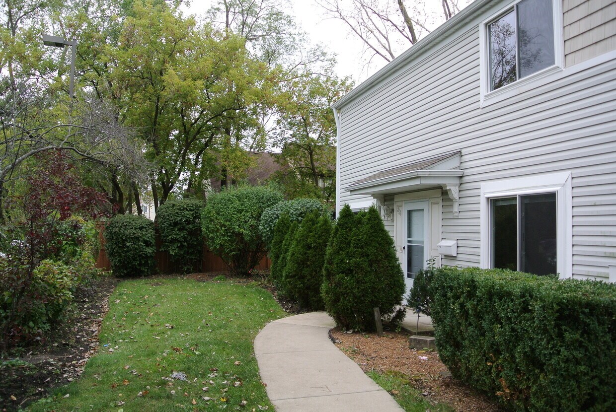 Primary Photo - 816 Coventry Pl