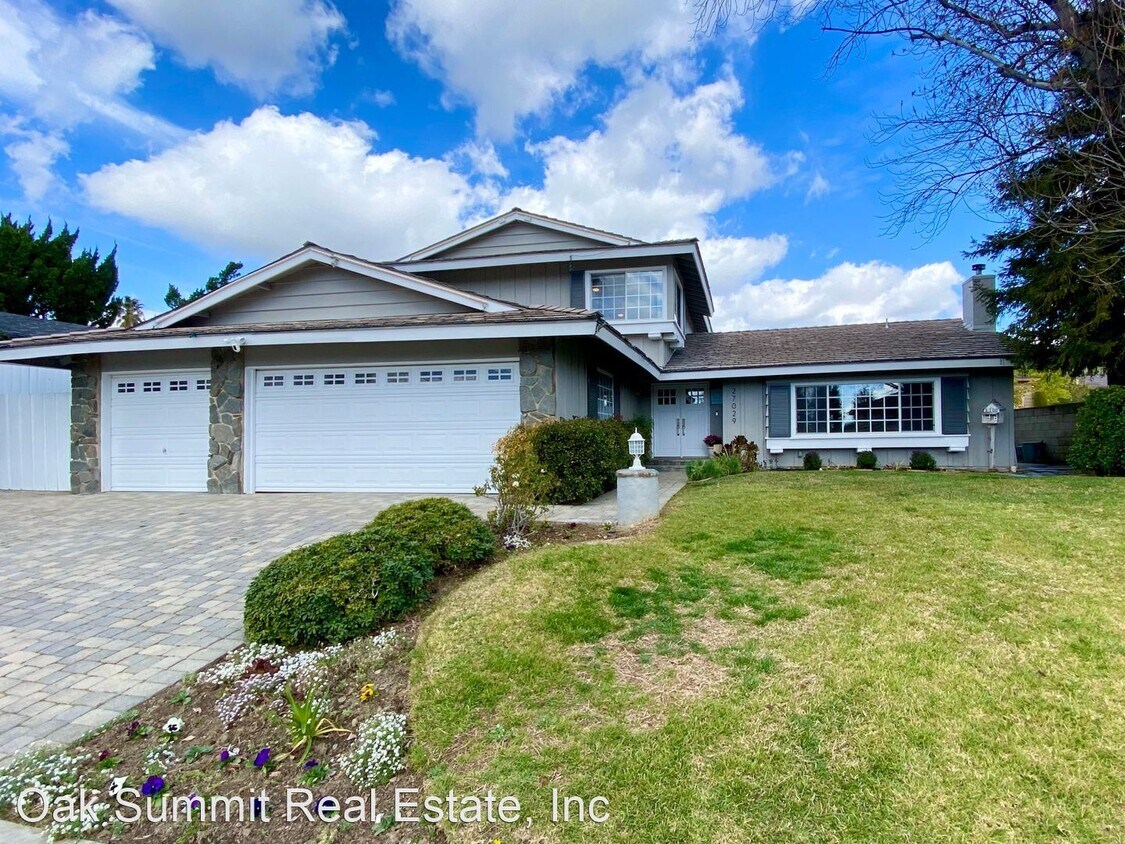 Primary Photo - 5 br, 3.5 bath House - 27029 Helmond Dr.