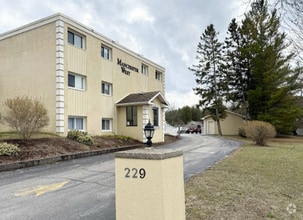 Building Photo - 229 Adelaide St