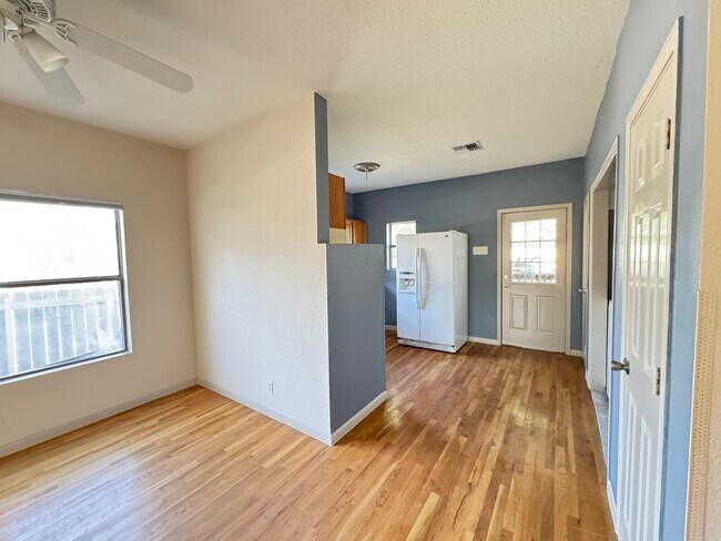 Comedor - 709 E Elmira St