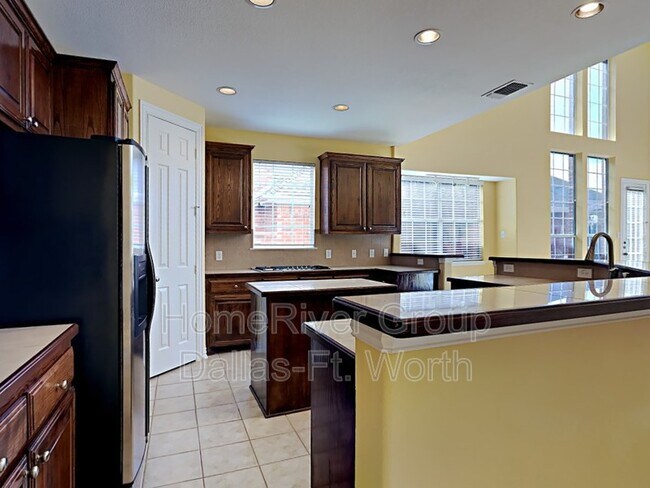 Foto del edificio - 3233 Forestbrook Dr