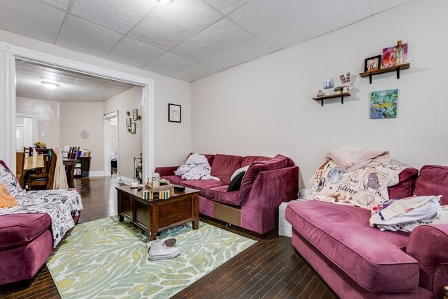 Building Photo - 406 Kingsboro St