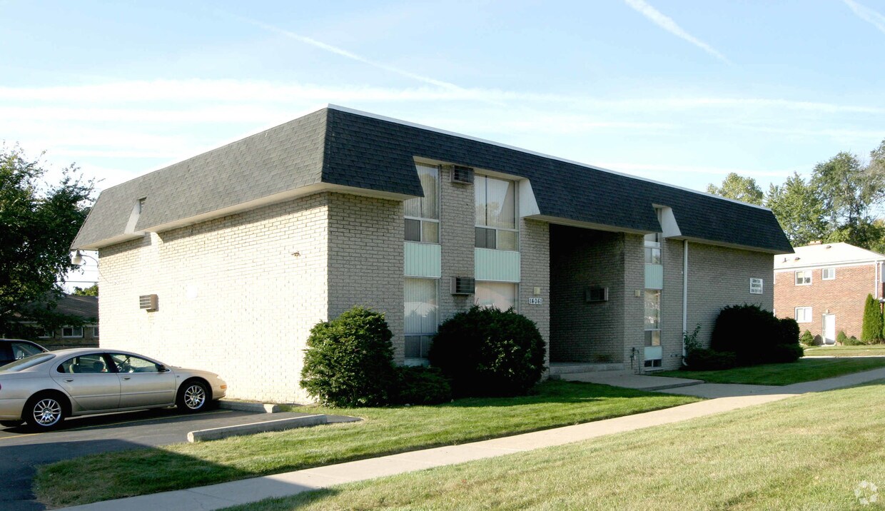 Building Photo - Silver Oak Apartments