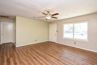 Building Photo - 7418 Jalna St