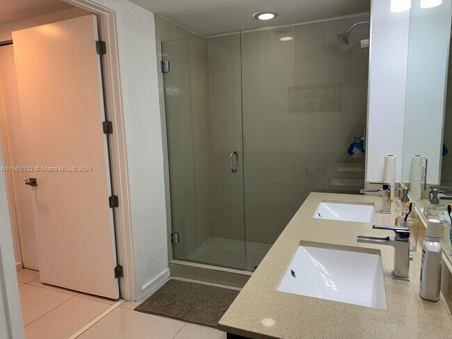 Foto del edificio - 5252 NW 85th Ave