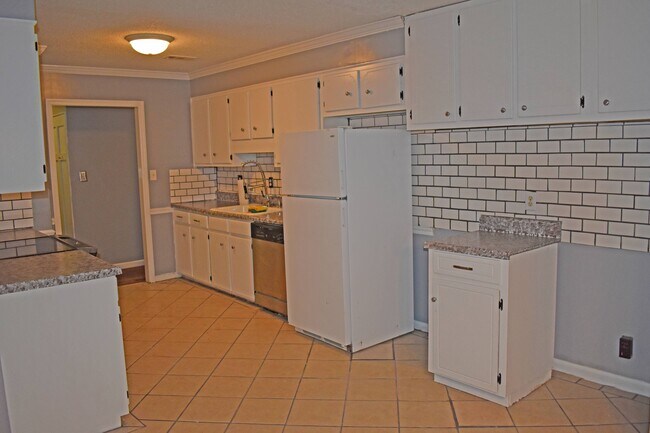 Building Photo - 4329 Parkwood Dr