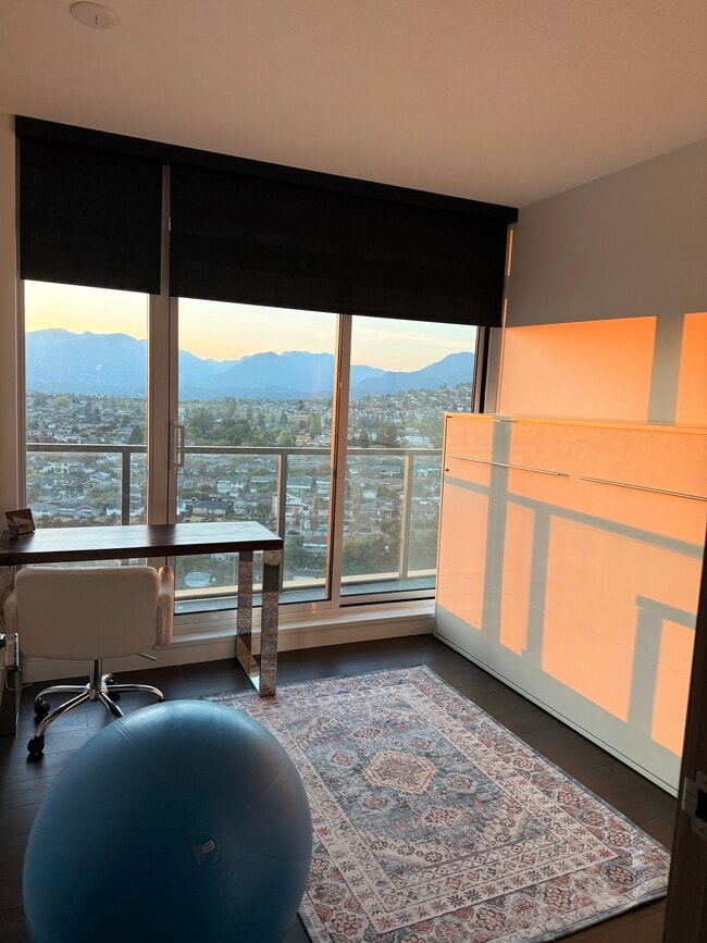 Photo du bâtiment - 4880 Lougheed Hwy