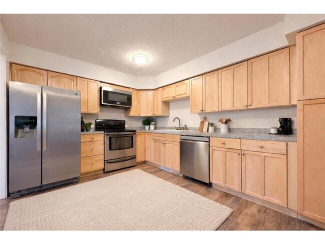 Building Photo - 1042 E Circle Dr