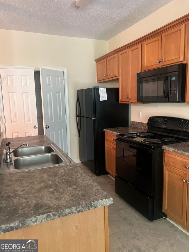 Building Photo - 5090 Lincoln Dr
