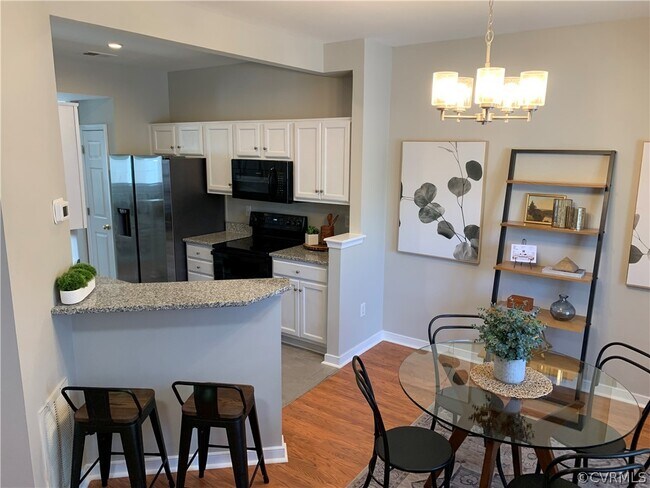 Foto del edificio - 3814 Dominion Townes Cir