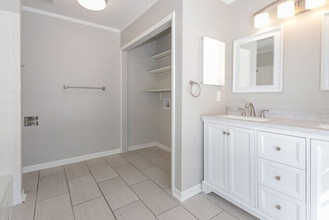 Building Photo - 3 Bedroom Home in Carmel Clay School District