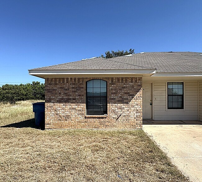 Building Photo - 201 Janelle Dr