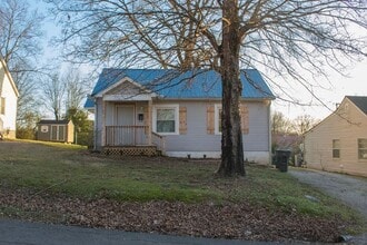 Building Photo - 231 Mockingbird Dr