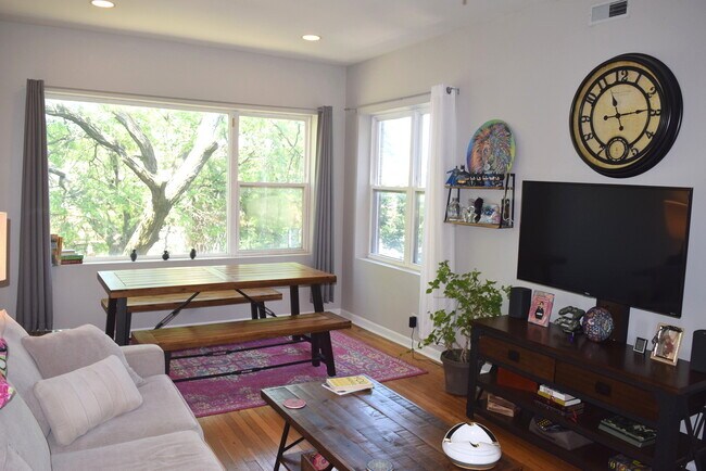 Building Photo - 4909 N Avers Ave