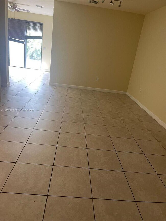 Foto del edificio - 3328 W 91st Terrace