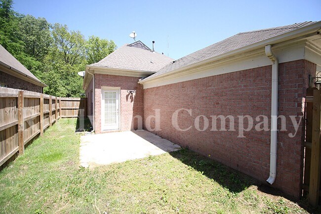 Foto del edificio - 7063 Parkbrook Ln