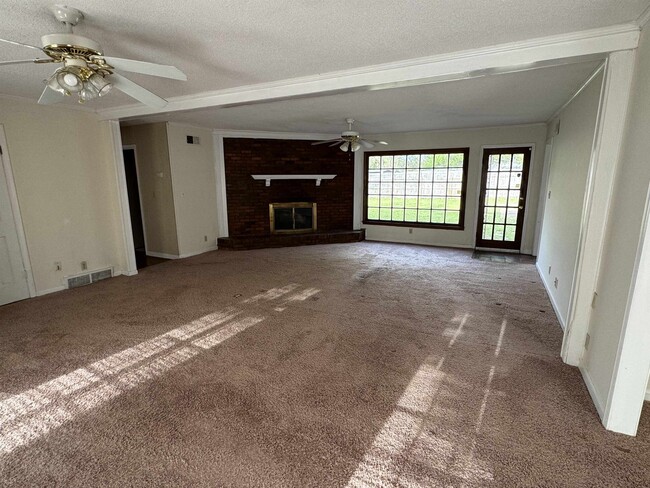 Foto del edificio - 2295 Eastover Dr