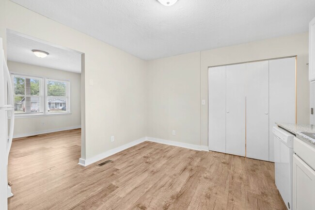 Foto del edificio - Lakeshore Harbour Townhomes