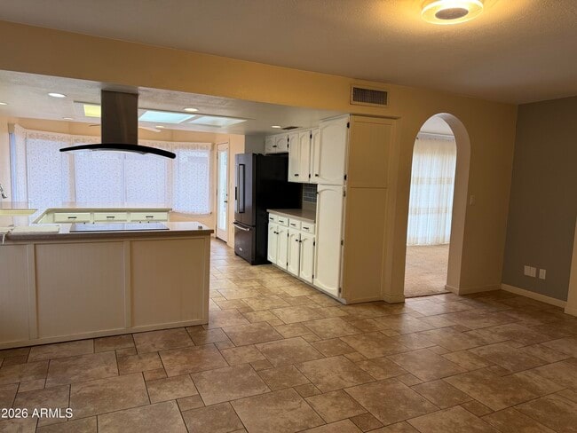 Building Photo - 7126 W Sunnyside Dr