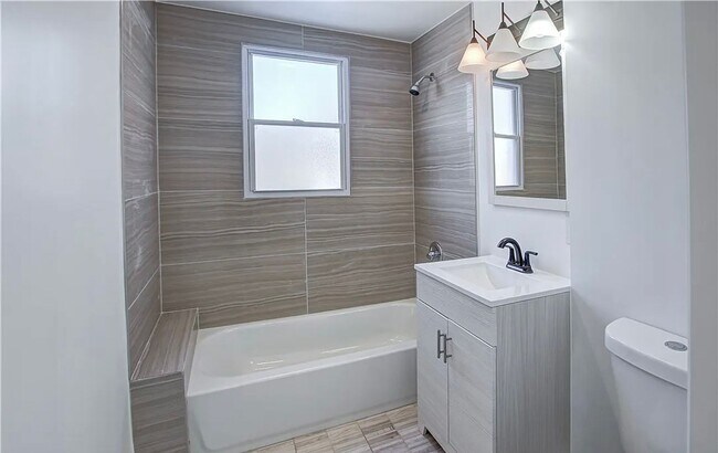 Foto del edificio - 1308 W 87th St