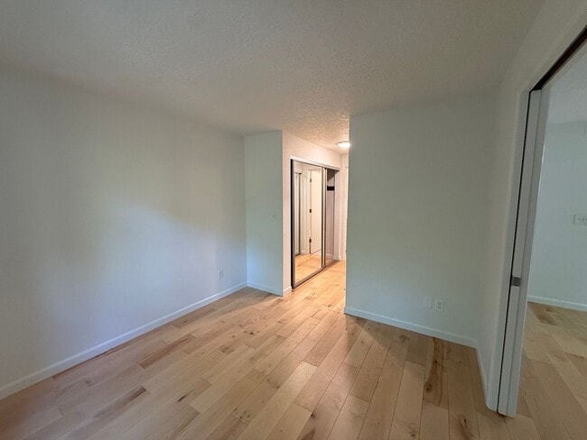 Building Photo - 11 Crestfield Ct