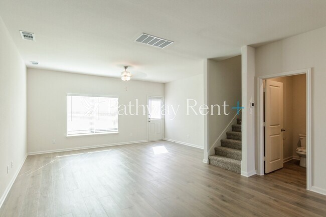 Foto del edificio - 932 Crimson Wolf Rd