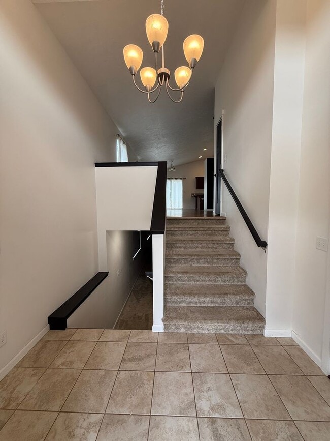 Building Photo - 4413 S Ponderosa Ln