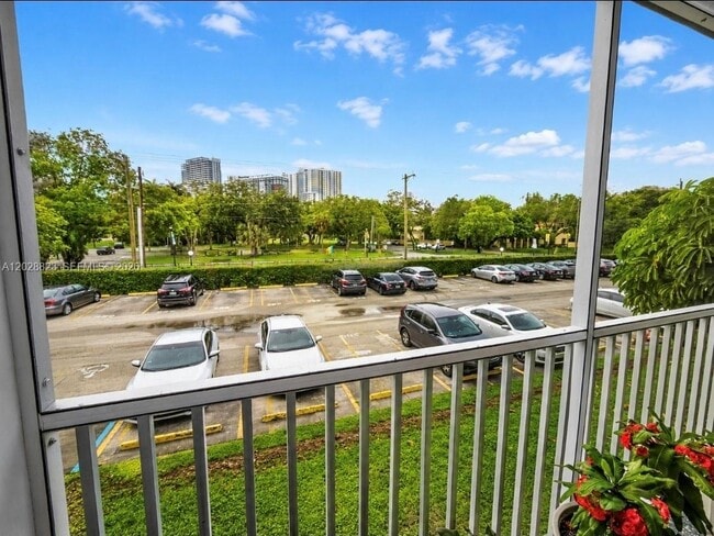 Foto del edificio - 16851 NE 23rd Ave